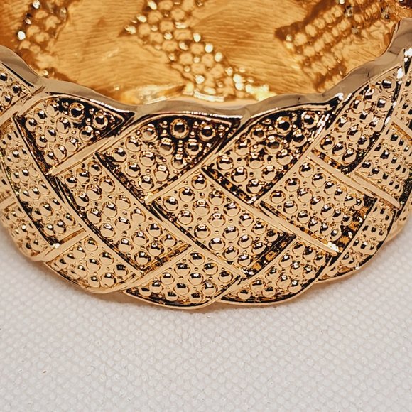 Austrian Crystal hinged bangle bracelet in goldtone over brass - Picture 3 of 6